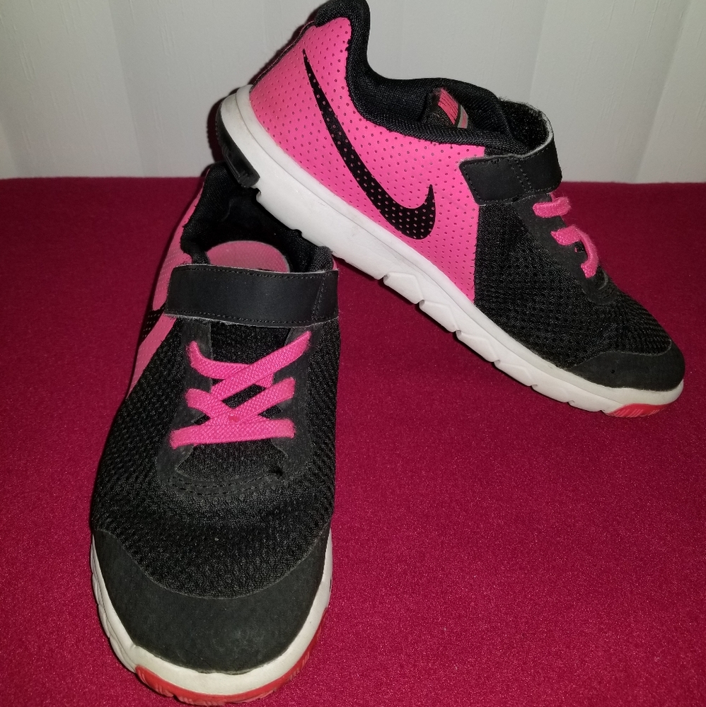 Girls Nike 2Y Gym Shoes
